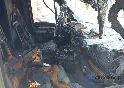 2007 Ford E-350 Super Duty Commercial/Recreational z USA, uszkodzony, nr VIN 1FTSE34LX7DA57048